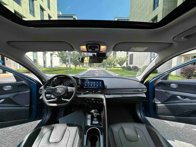 Hyundai Elantra — Фото автомобиля 23