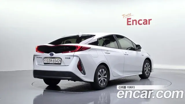 Toyota Prius — Фото автомобиля 2