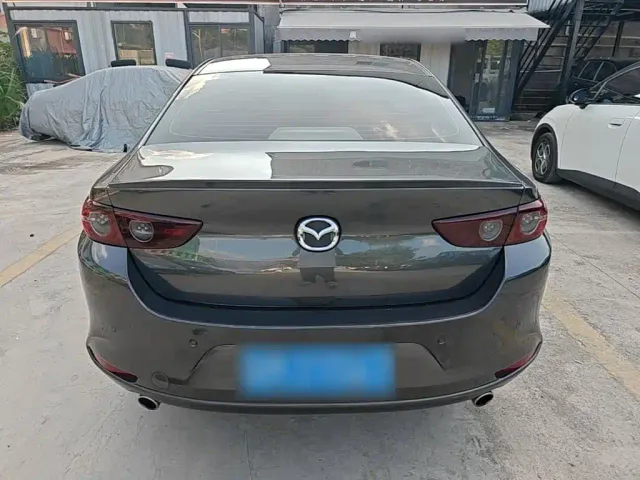 Mazda Axela — Фото автомобиля 5