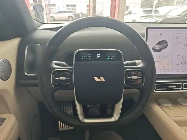 Li Auto L8 — Фото автомобиля 10