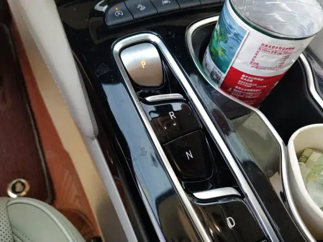 Buick Envision Plus — Фото автомобиля 16