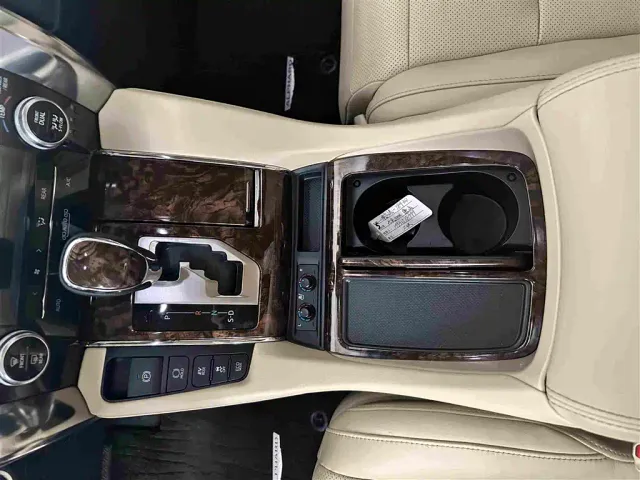 Toyota Alphard 2021 Hybrid 2.5L Luxury — Фото автомобиля 12