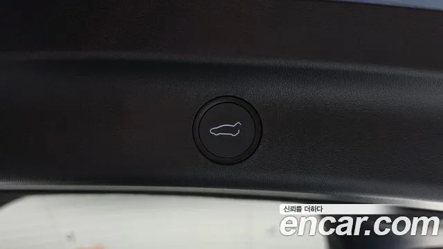 Tesla Model Y — Фото автомобиля 23