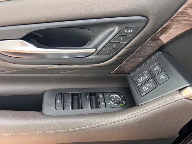 Toyota Vellfire — Фото автомобиля 14
