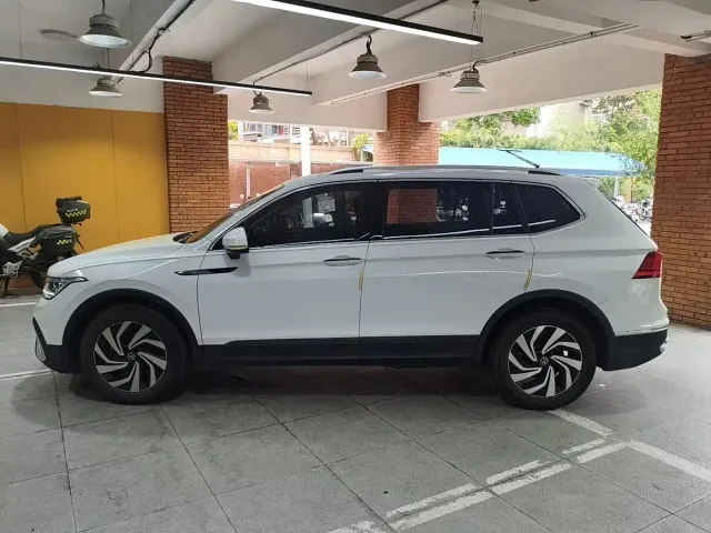 Volkswagen Tiguan L — Фото автомобиля 2