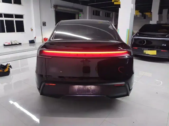Tesla Model Y — Фото автомобиля 5