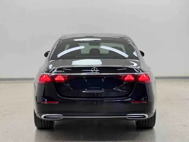 Mercedes-Benz E-Class — Фото автомобиля 29