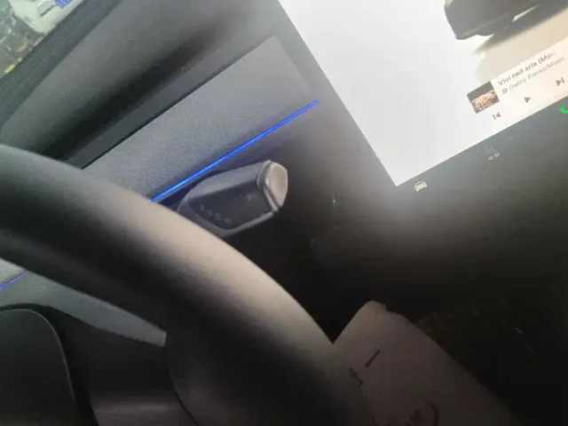 Tesla Model Y — Фото автомобиля 16