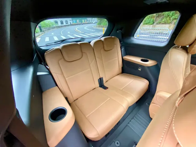 Li Auto ONE — Фото автомобиля 13