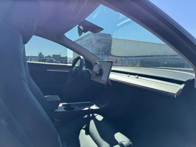 Tesla Model 3 — Фото автомобиля 16