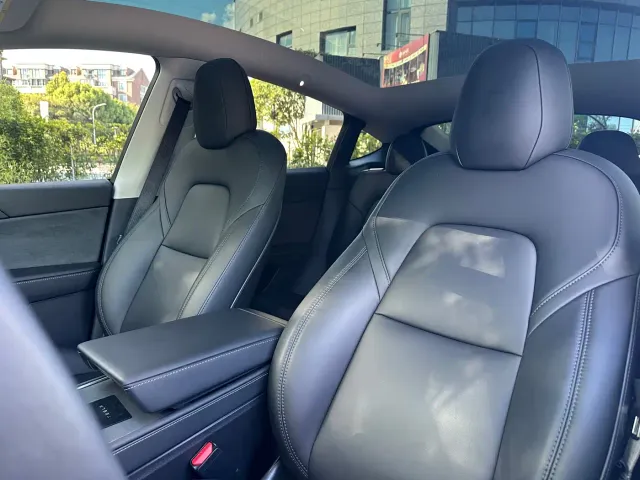 Tesla Model Y — Фото автомобиля 11