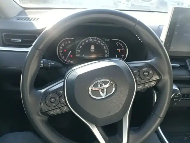 Toyota RAV4 — Фото автомобиля 10