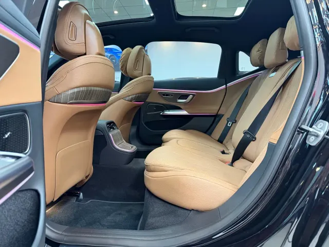Mercedes-Benz E-Class — Фото автомобиля 8
