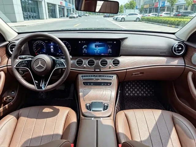 Mercedes-Benz E-Class — Фото автомобиля 9