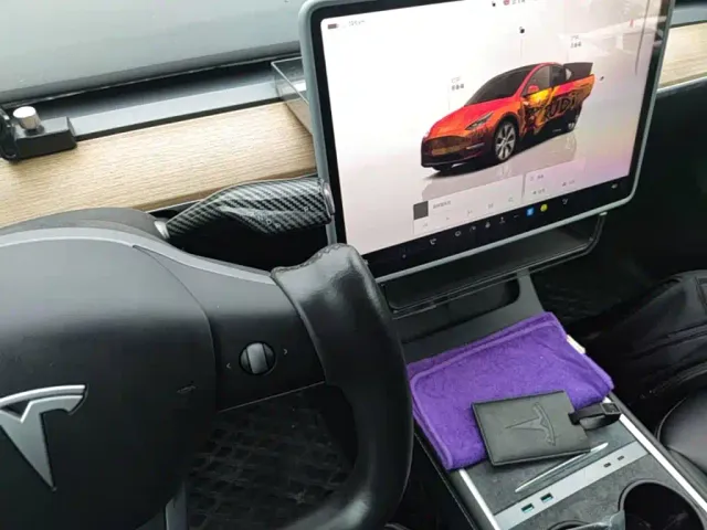 Tesla Model Y — Фото автомобиля 13