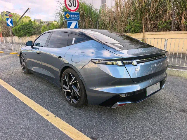 Lynk & Co Z10 — Фото автомобиля 9