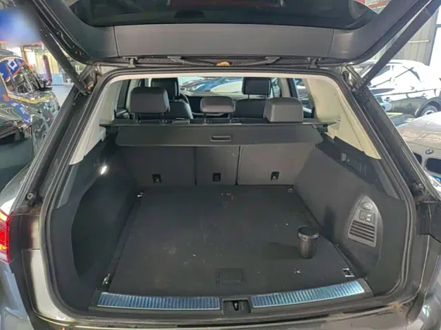 Volkswagen Touareg — Фото автомобиля 18