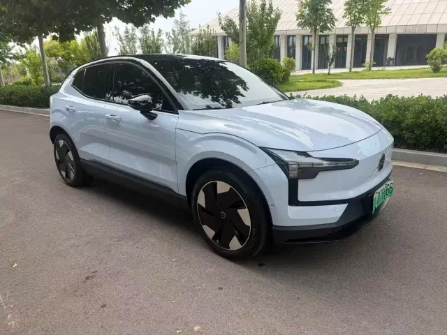 Volvo EX30 — Фото автомобиля 3