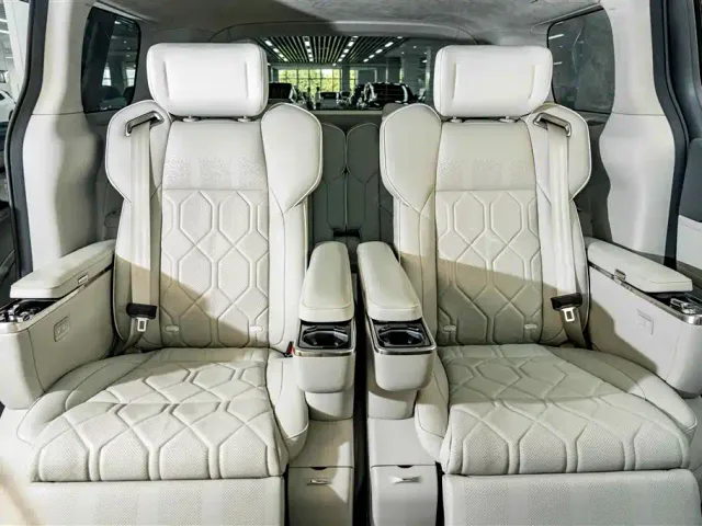 Volvo EM90 — Фото автомобиля 26