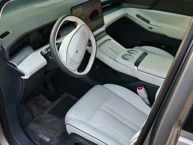 Xpeng X9 — Фото автомобиля 9