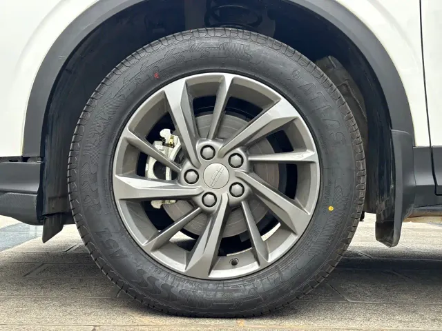 Geely Binyue — Фото автомобиля 14