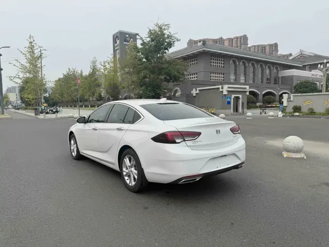 Buick Regal — Фото автомобиля 3
