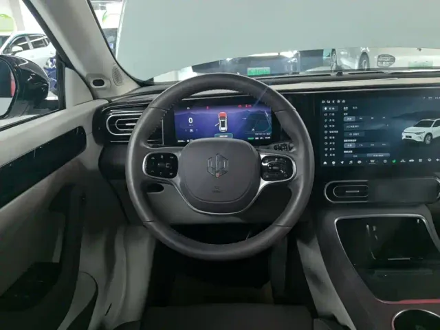 Leapmotor C11 — Фото автомобиля 10