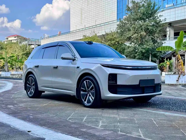 Li Auto L6 — Фото автомобиля 6