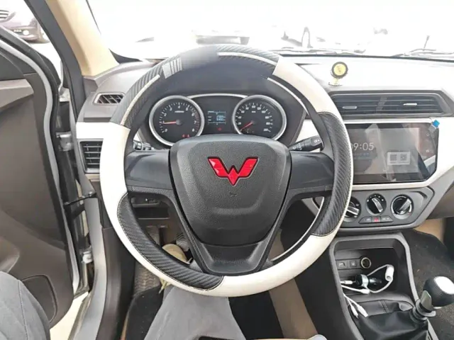 Wuling Hongguang — Фото автомобиля 6