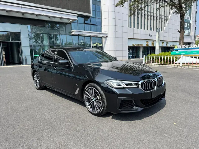 BMW 5 Series — Фото автомобиля 3