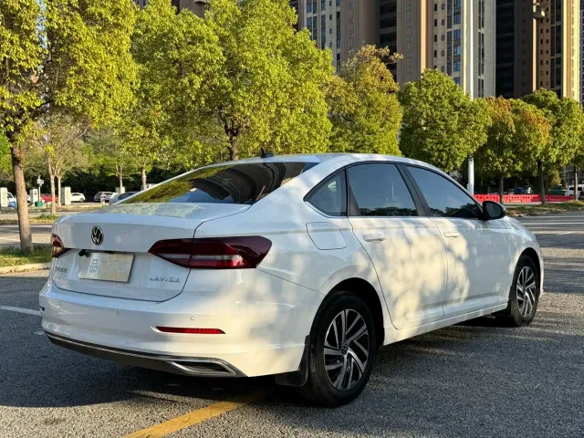 Volkswagen Lavida 2022 1.5L Auto Comfort Edition — Фото автомобиля 8