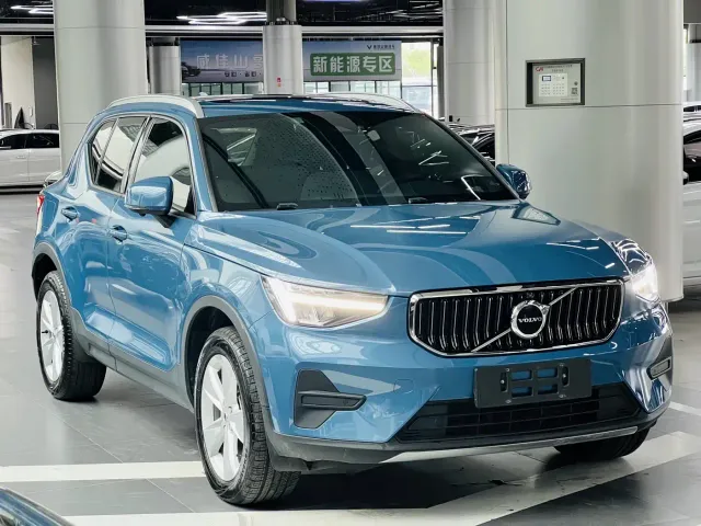Volvo XC40 — Фото автомобиля 3