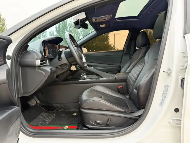 Hyundai Elantra — Фото автомобиля 13