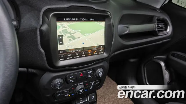 Jeep Renegade — Фото автомобиля 13