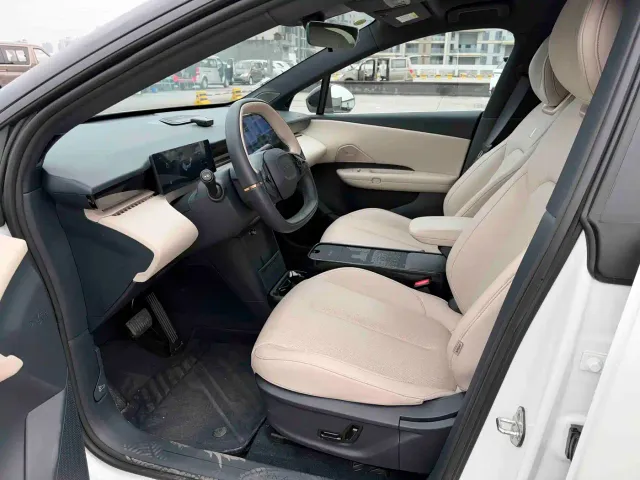 Lynk & Co Z20 — Фото автомобиля 7