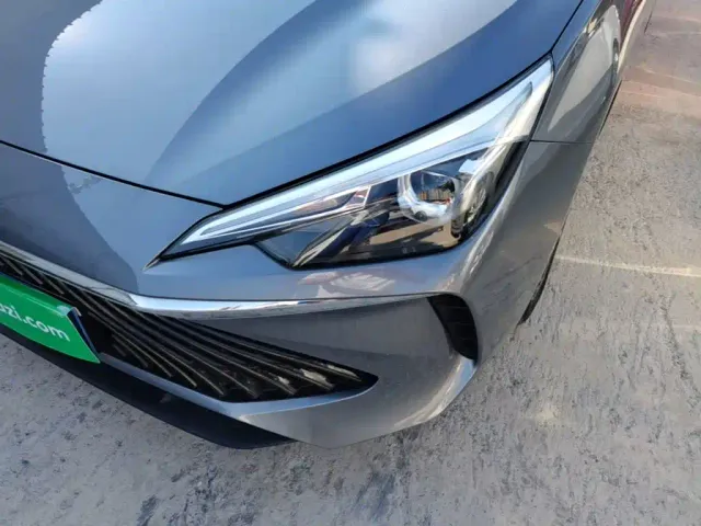 Roewe i5 — Фото автомобиля 23