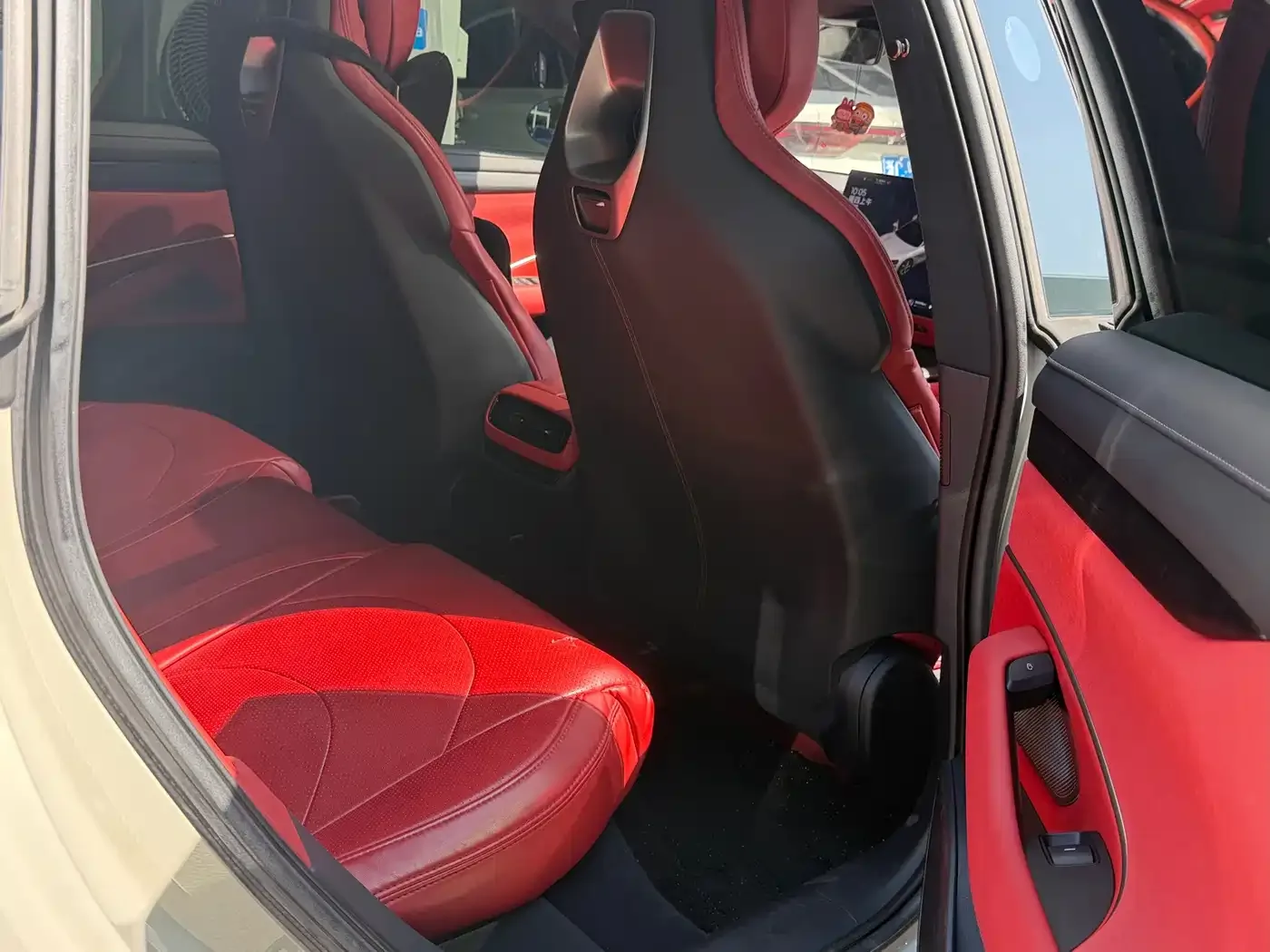Xiaomi Auto Xiaomi SU7 2024 RWD Ultra Long Range Advanced Smart Driving Pro Edition — Фото автомобиля 12