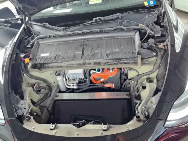 Tesla Model Y — Фото автомобиля 19