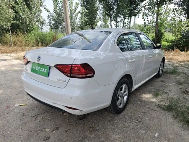 Volkswagen Lavida — Фото автомобиля 4