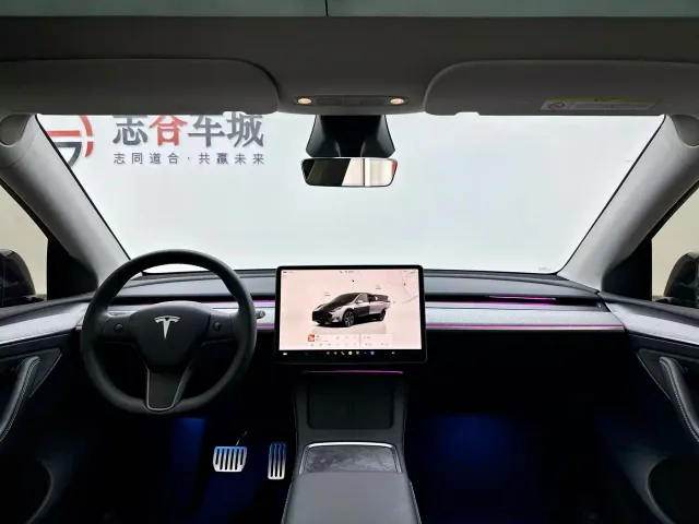 Tesla Model Y — Фото автомобиля 5
