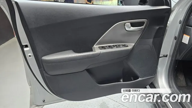 Kia Niro Niro Plus Air — Фото автомобиля 24