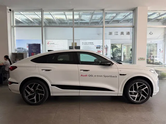 Audi Q6L Sportback e-tron — Фото автомобиля 4