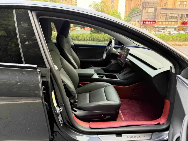 Tesla Model 3 — Фото автомобиля 11