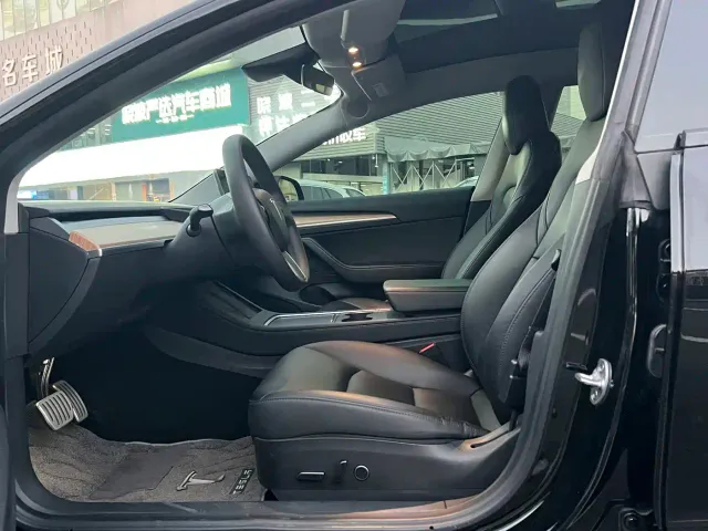 Tesla Model 3 — Фото автомобиля 9