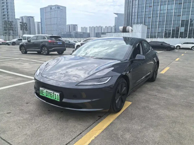 Tesla Model 3 — Фото автомобиля 2