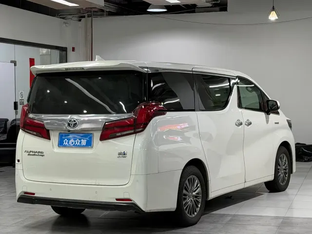 Toyota Alphard — Фото автомобиля 4
