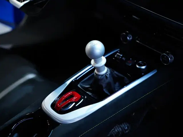 Lotus Emira — Фото автомобиля 29