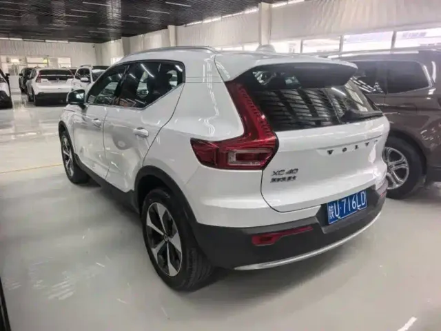 Volvo XC40 — Фото автомобиля 3