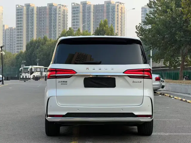 Roewe iMAX8 — Фото автомобиля 9