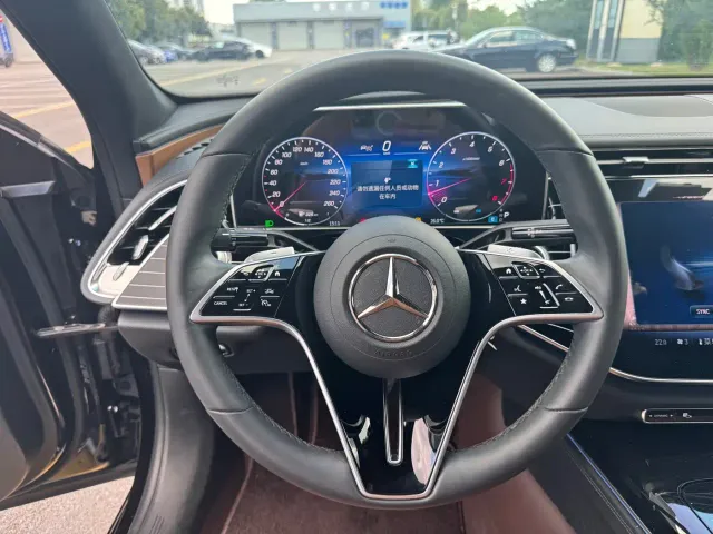 Mercedes-Benz E-Class — Фото автомобиля 10